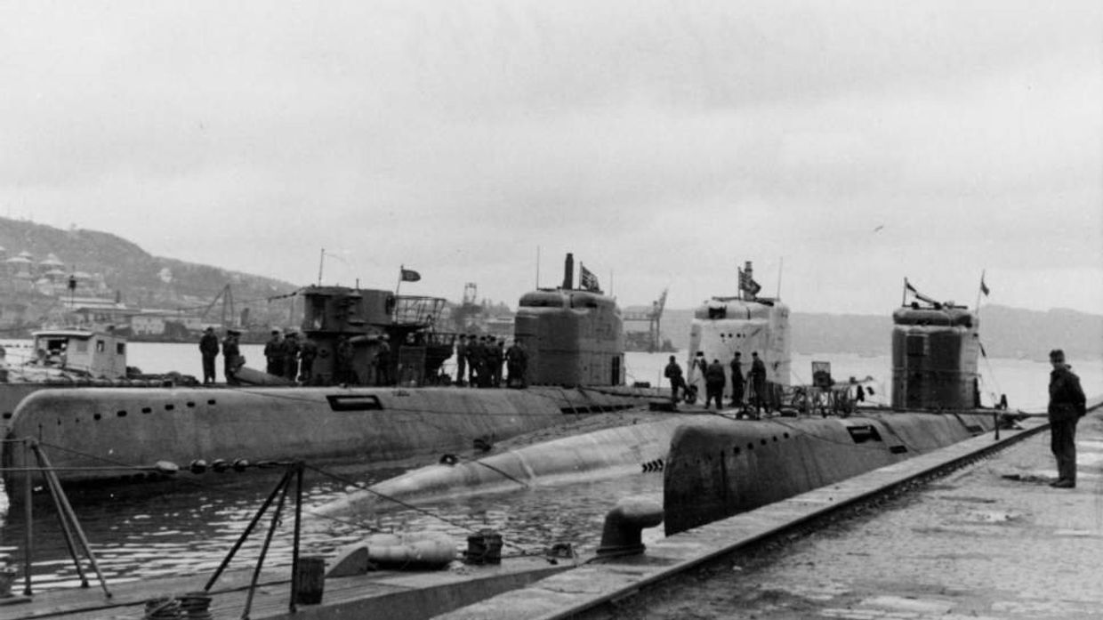 Три подводные лодки типа XXI в Берген, Норвегия, 1945 Три подводные лодки типа XXI в Берген, Норвегия, 1945