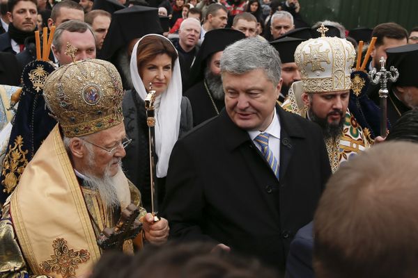 Вселенский Патриарх Варфоломей I, президент Украины Петр Порошенко и митрополит Епифаний в Стамбуле