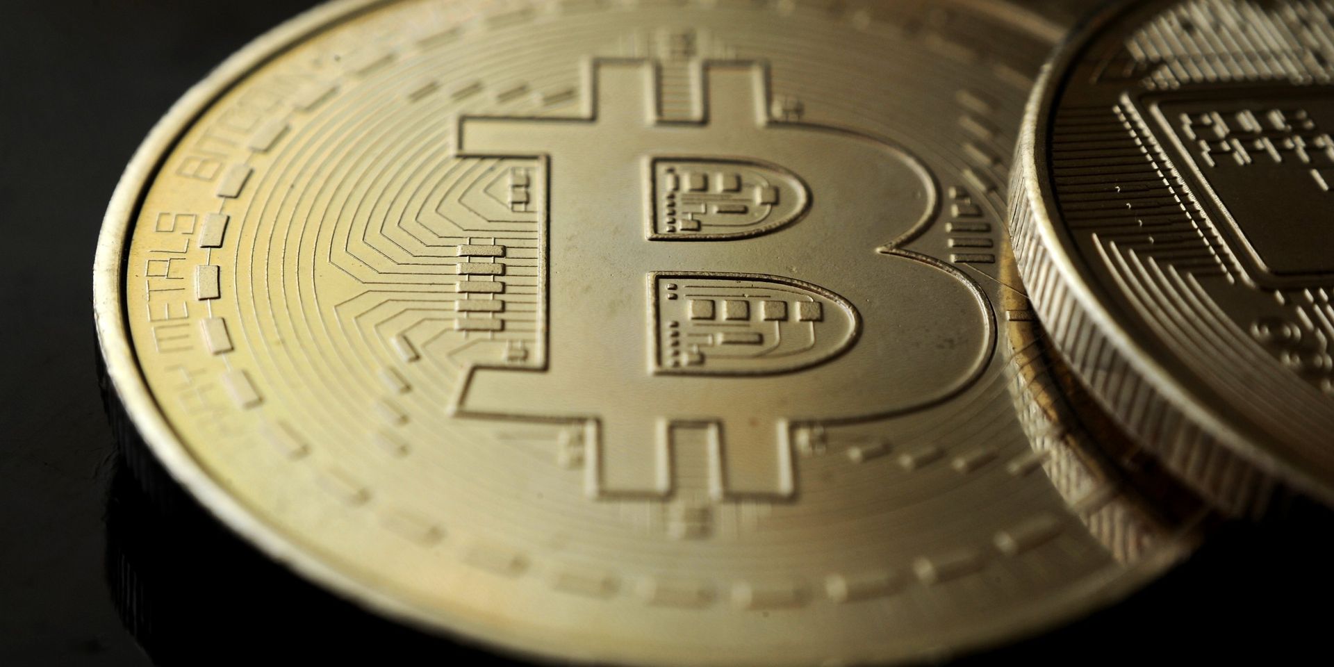 Сувенирная монета криптовалюты биткойн - ИноСМИ, 1920, 05.05.2023