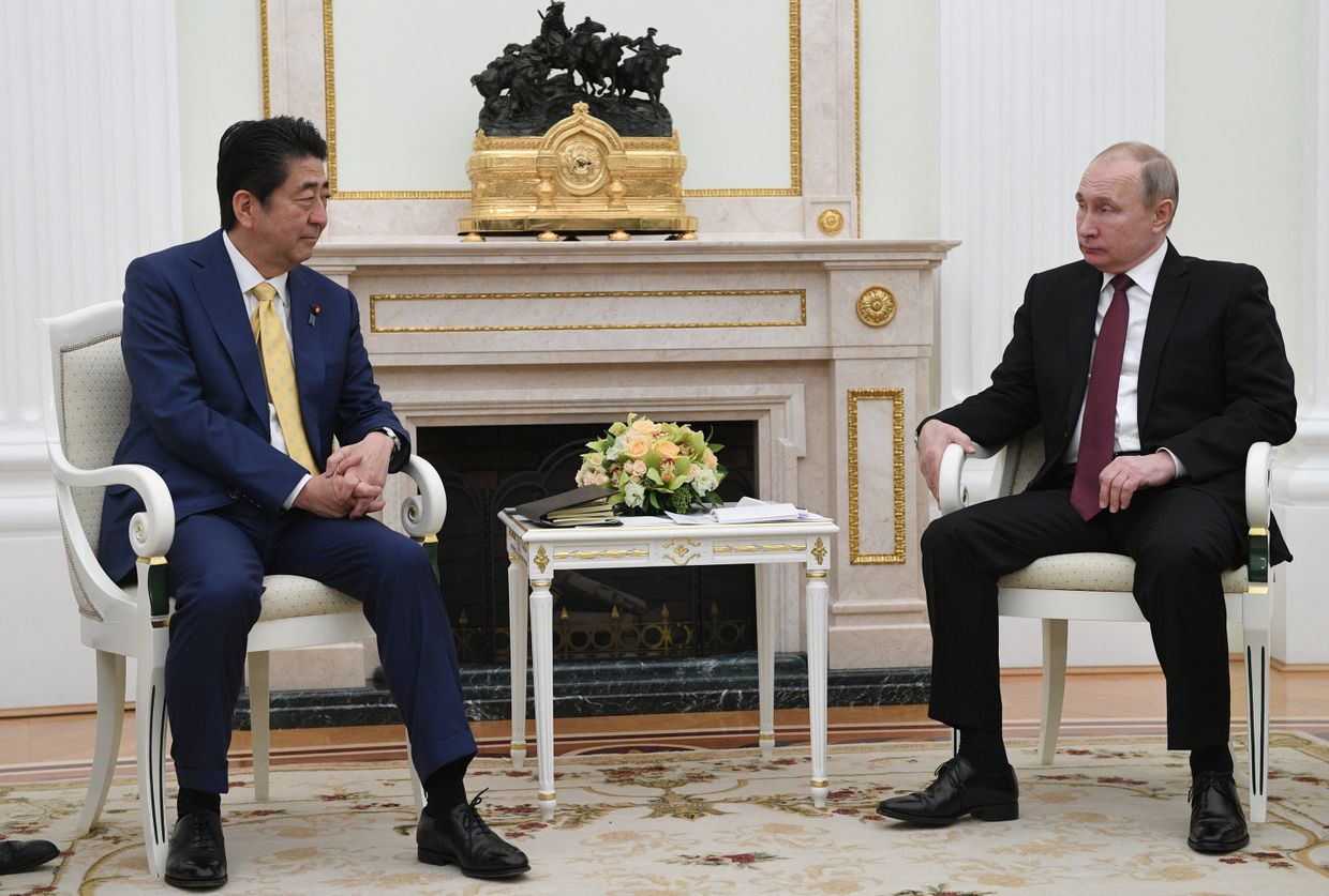 Президент РФ В. Путин встретился с премьер-министром Японии С. Абэ