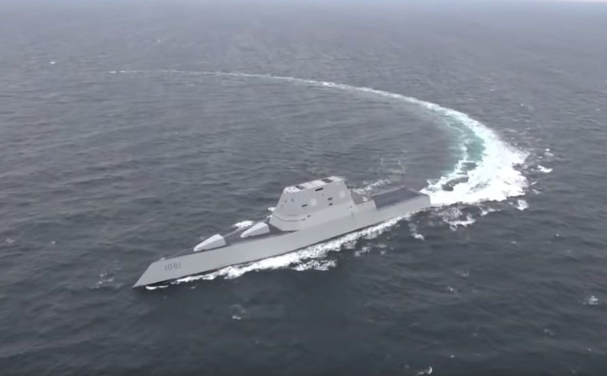 США спустили на воду эсминец будущего