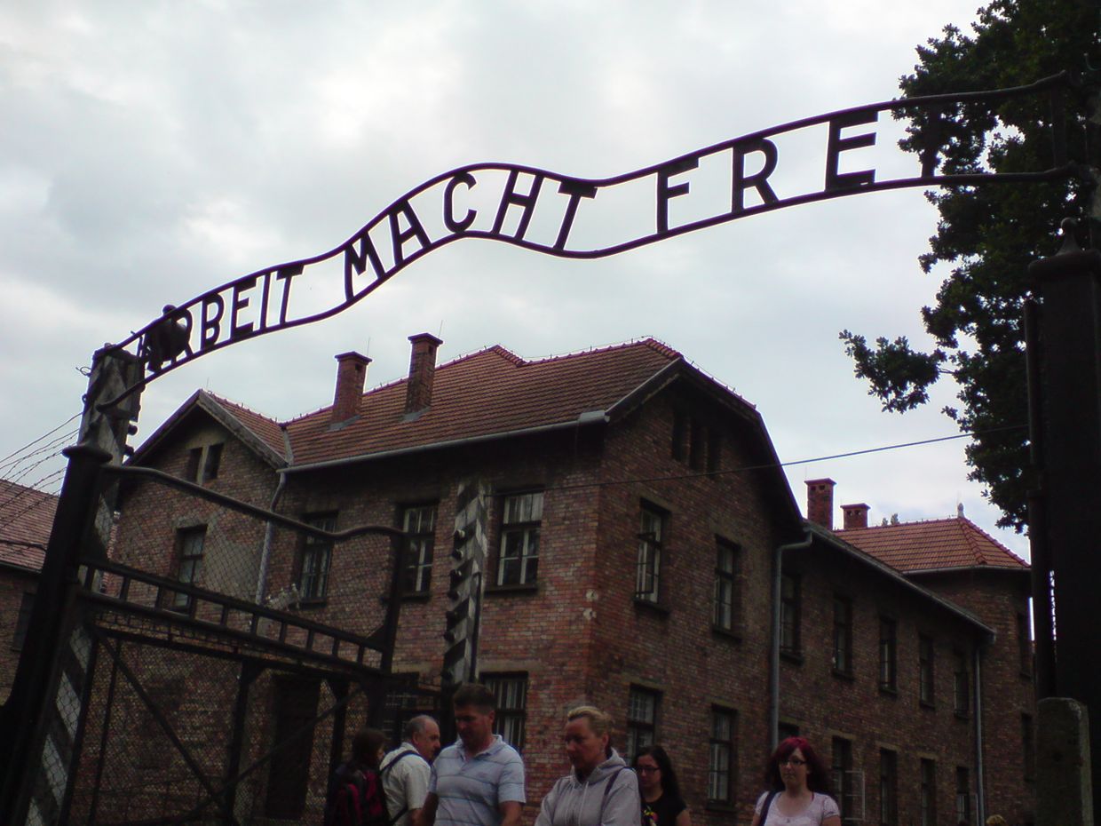 Надпись Arbeit Macht Frei в Аушвице