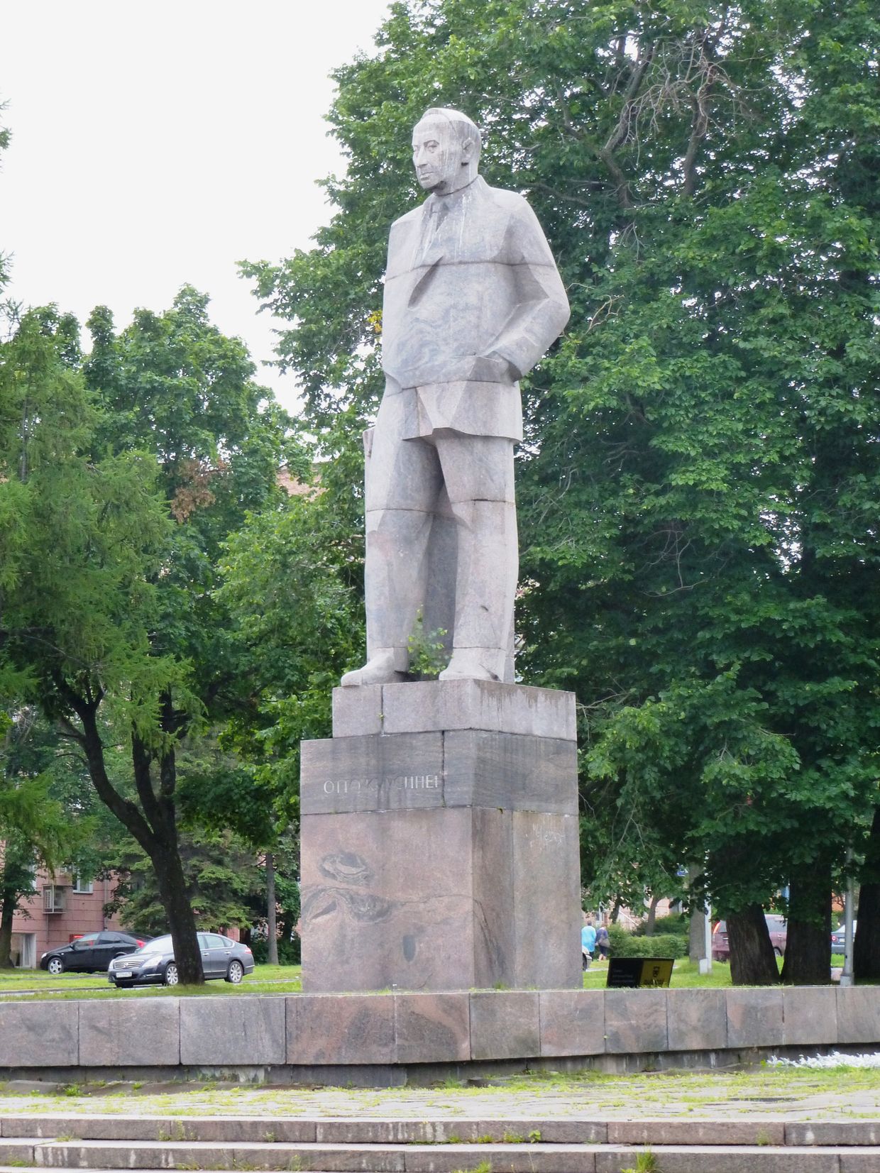 Памятник О.В.Куусинену в Петрозаводске. Открыт 22 июня 1973 года, скульптор Б.И.Дюжев.