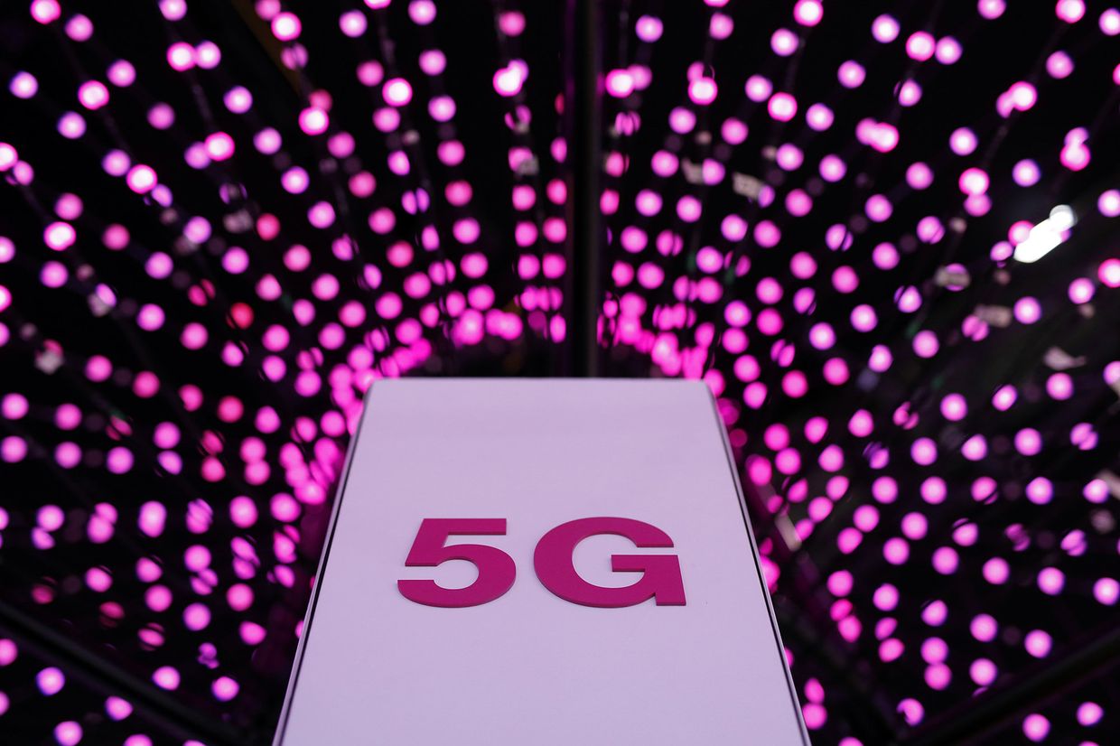 Антенна 5G на стенде Deutsche Telekom на выставке в Барселоне