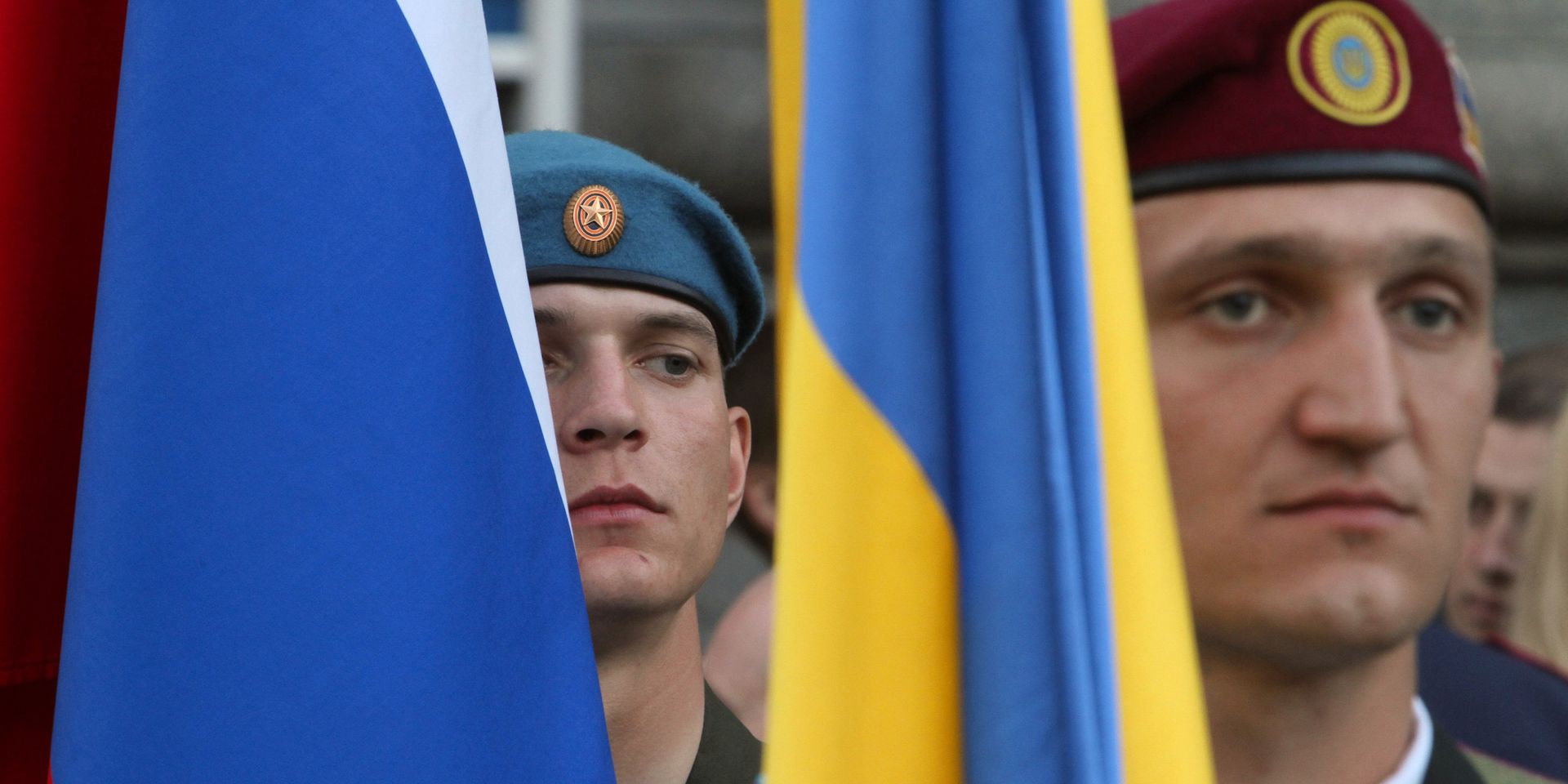 Российский и украинский знаменосцы во время генеральной репетиции совместного парада военнослужащих Вооруженных сил Украины, России и Белоруссии на Крещатике в Киеве Российский и украинский знаменосцы во время генеральной репетиции совместного парада военнослужащих Вооруженных сил Украины, России и Белоруссии на Крещатике в Киеве - ИноСМИ, 1920, 15.07.2021