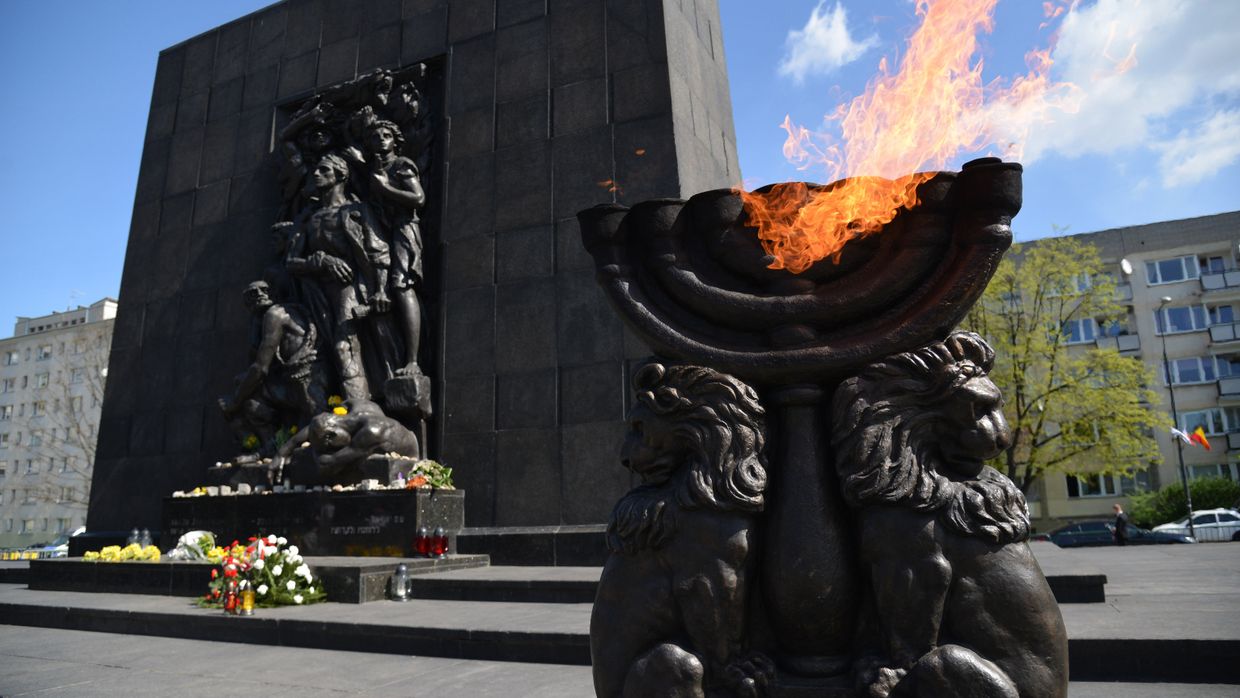 Памятник повстанцам Варшавского гетто, Варшава, Польша