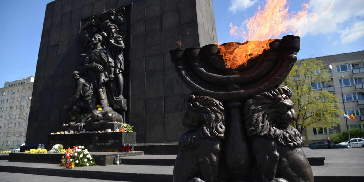 Памятник повстанцам Варшавского гетто, Варшава, Польша