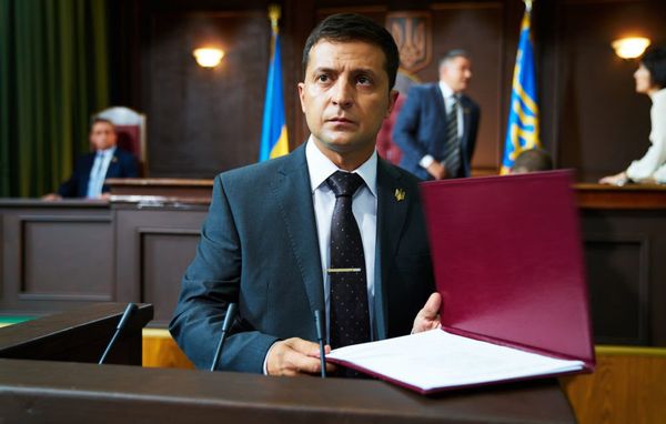 Владимир Зеленский в фильме «Слуга народа 2» Владимир Зеленский в фильме «Слуга народа 2»