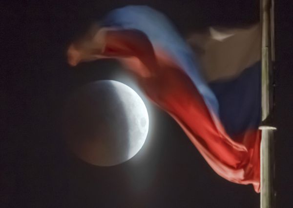 Российский государственный флаг в Санкт-Петербурге