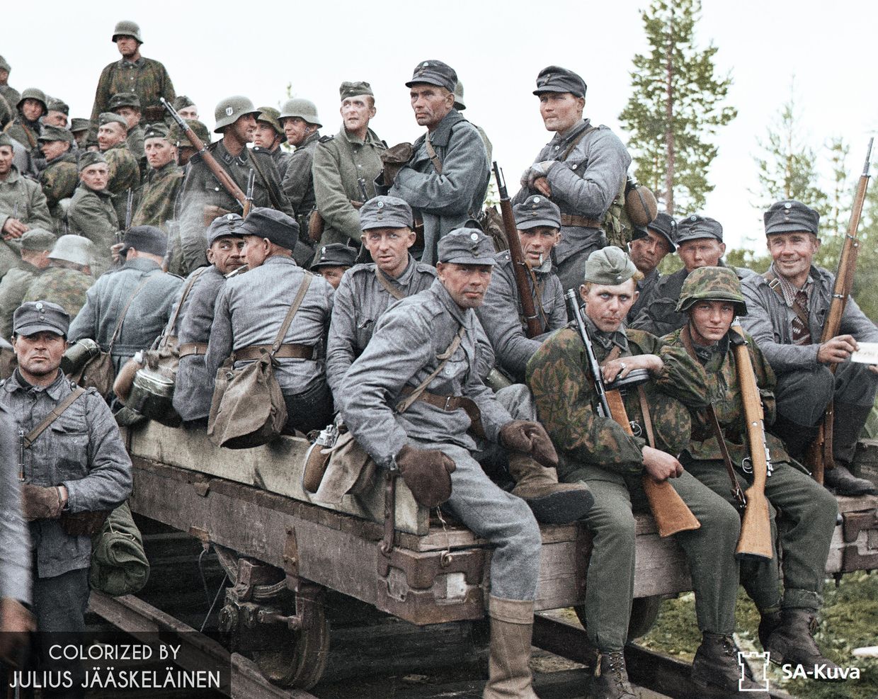 22 августа 1941. Финские солдаты и немецкие эсэсовцы в Карелии 22 августа 1941. Финские солдаты и немецкие эсэсовцы в Карелии