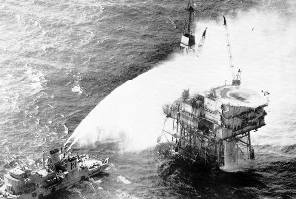 Пожар на нефтяной платформе «Браво» в Северном море в 1977 году