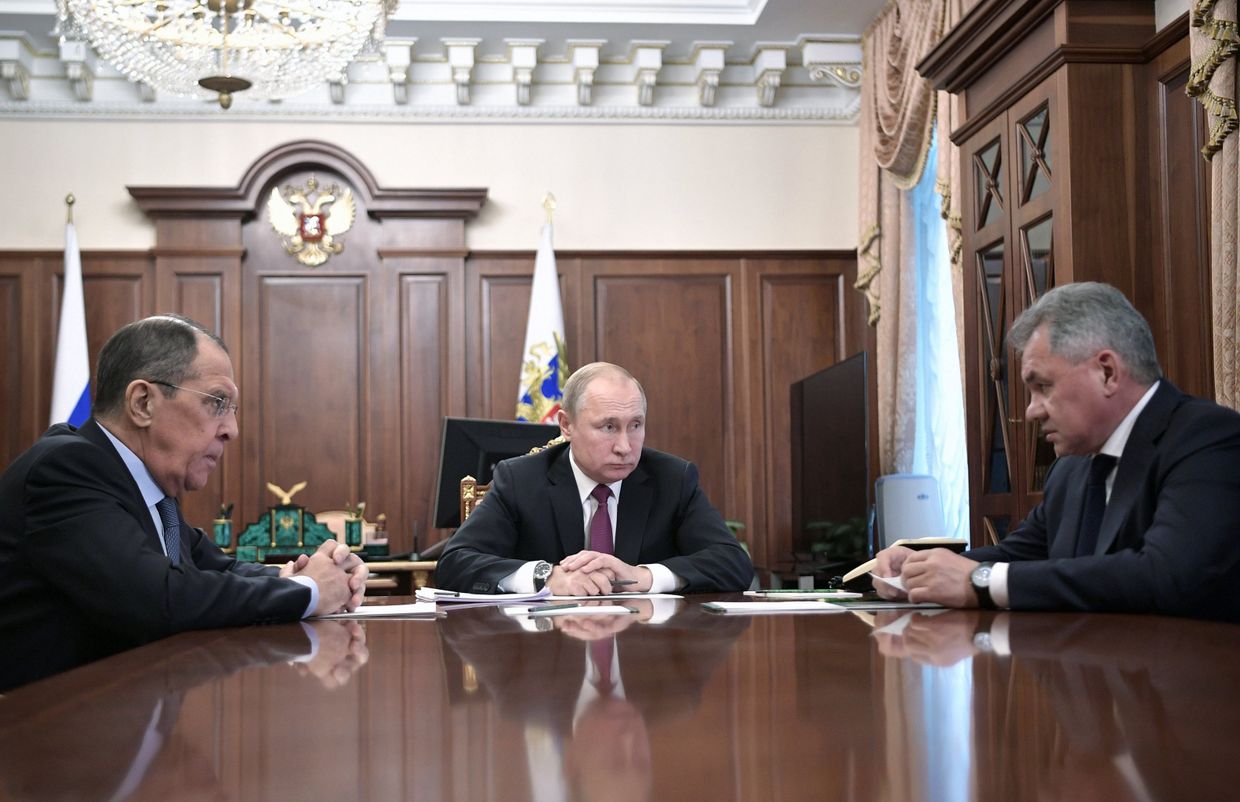 Президент РФ В. Путин встретился с главами МИД и Минобороны РФ С. Лавровым и C. Шойгу