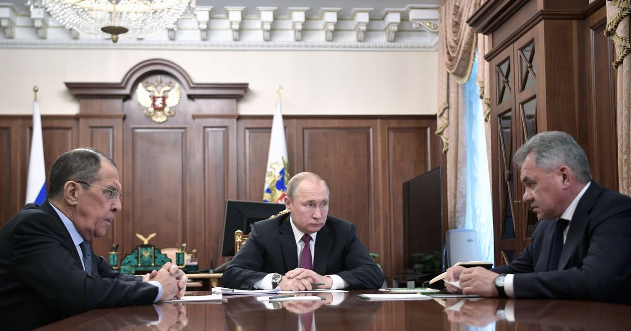 Президент РФ В. Путин встретился с главами МИД и Минобороны РФ С. Лавровым и C. Шойгу Президент РФ В. Путин встретился с главами МИД и Минобороны РФ С. Лавровым и C. Шойгу