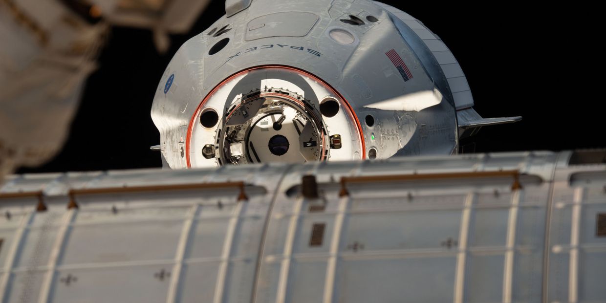 SpaceX Dragon приближается к Международной космической станции