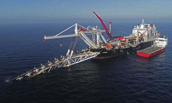 Судно в Балтийском море на прокладке газопровода «Северный поток-2»