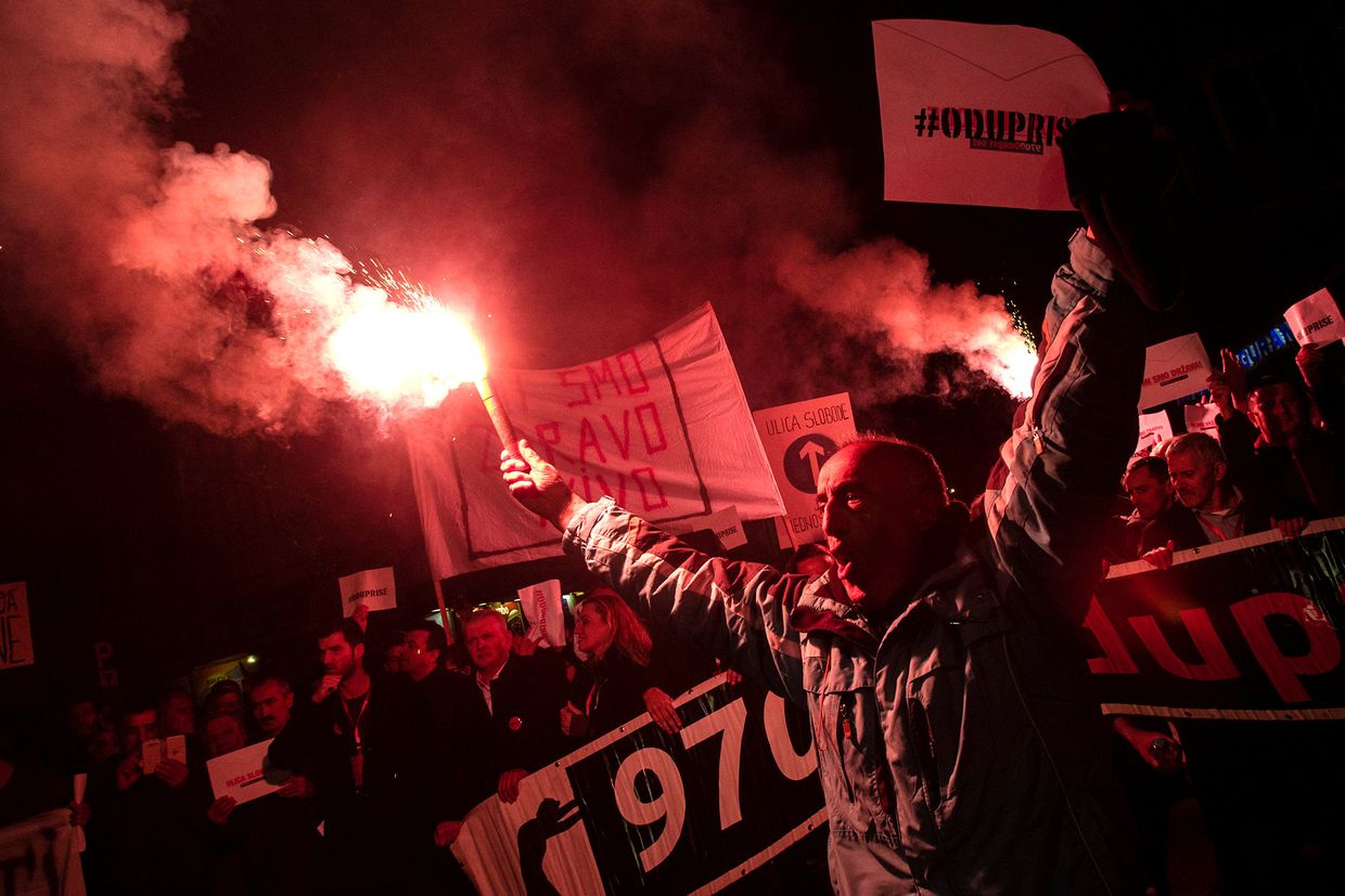 Участники акции протеста в Подгорице, Черногория