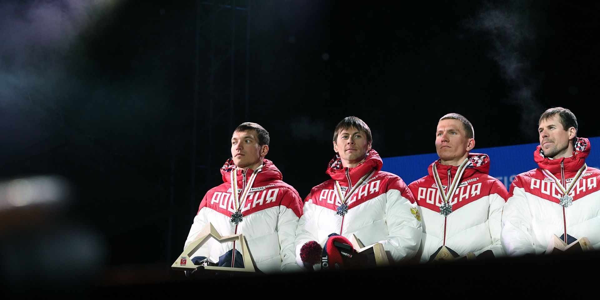 Российские лыжники Андрей Ларьков, Александр Бессмертных, Александр Большунов и Сергей Устюгов (слева направо), завоевавшие серебряные медали в эстафетной гонке 4 х 10 км - ИноСМИ, 1920, 21.10.2022