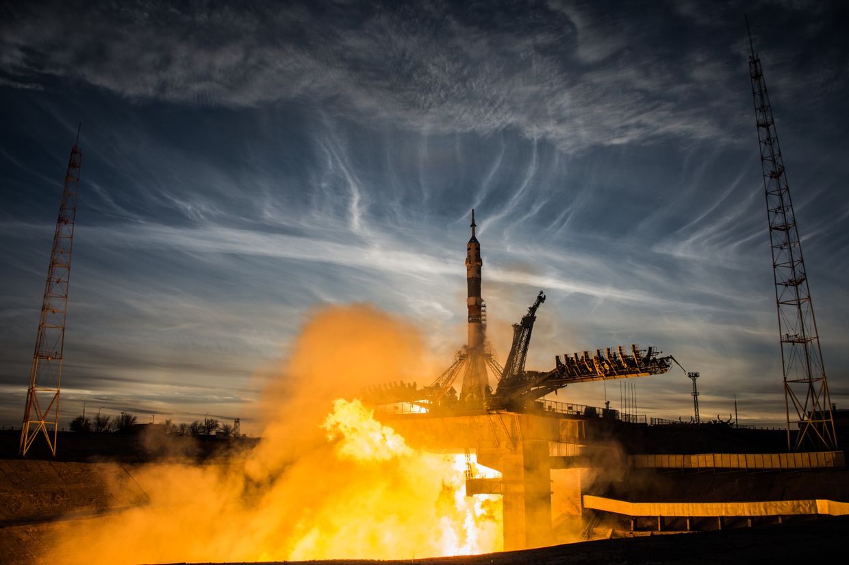 Старт ракеты-носителя Союз-ФГ с пилотируемым кораблем Союз МС-11
