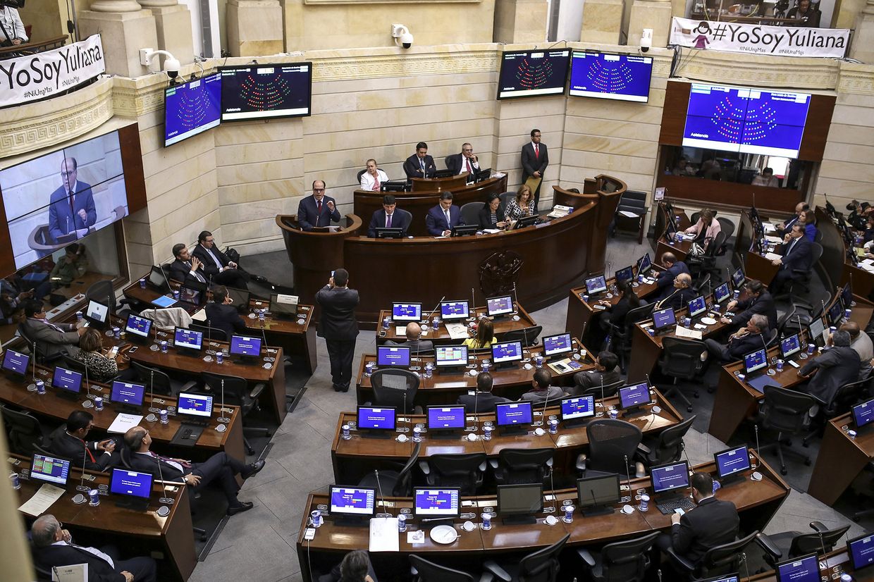 Заседание парламента в Боготе, Колумбия