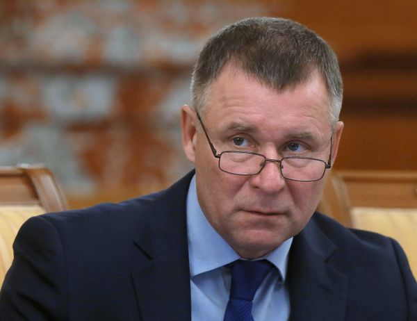 Министр по делам гражданской обороны, чрезвычайным ситуациям и ликвидации последствий стихийных бедствий Евгений Зиничев перед заседанием правительства РФ