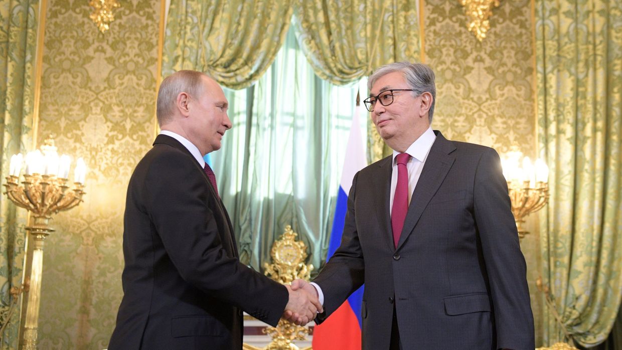 Президент РФ В. Путин встретился с президентом Казахстана К.-Ж. Токаевым