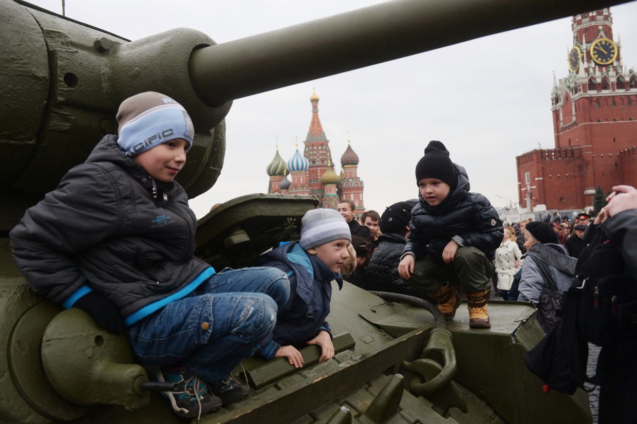 Торжественный марш, посвященный годовщине Парада 1941 года