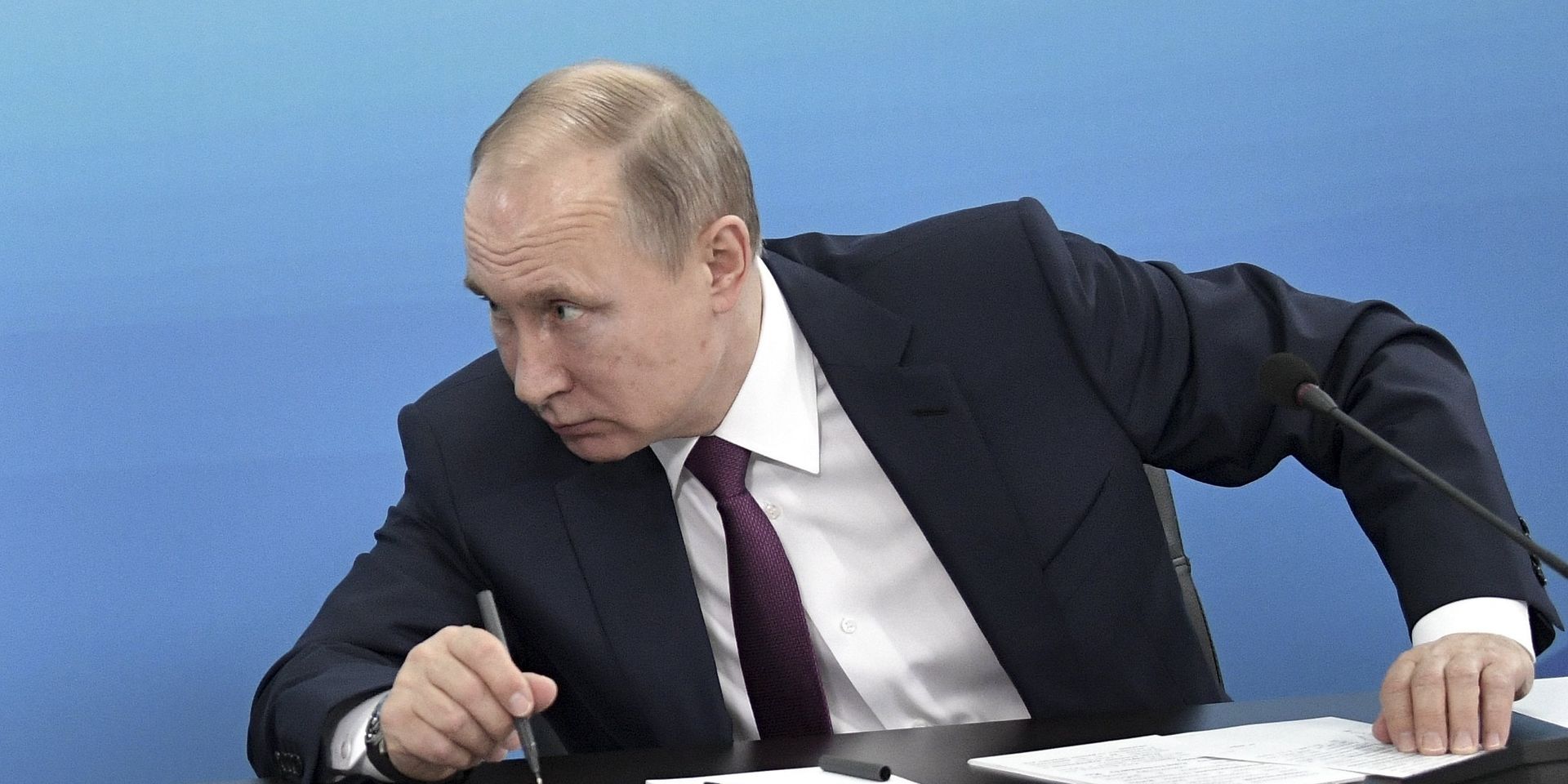 Президент России Владимир Путин работает за столом - ИноСМИ, 1920, 29.11.2025