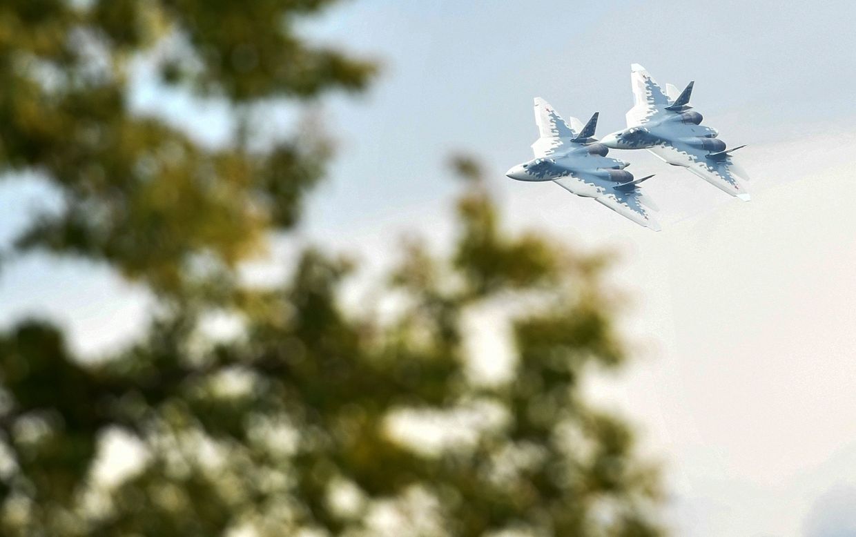 Многофункциональные истребители Су-57 во время демонстрационных полетов в рамках Международного военно-технического форума Армия-2018 на аэродроме Кубинка