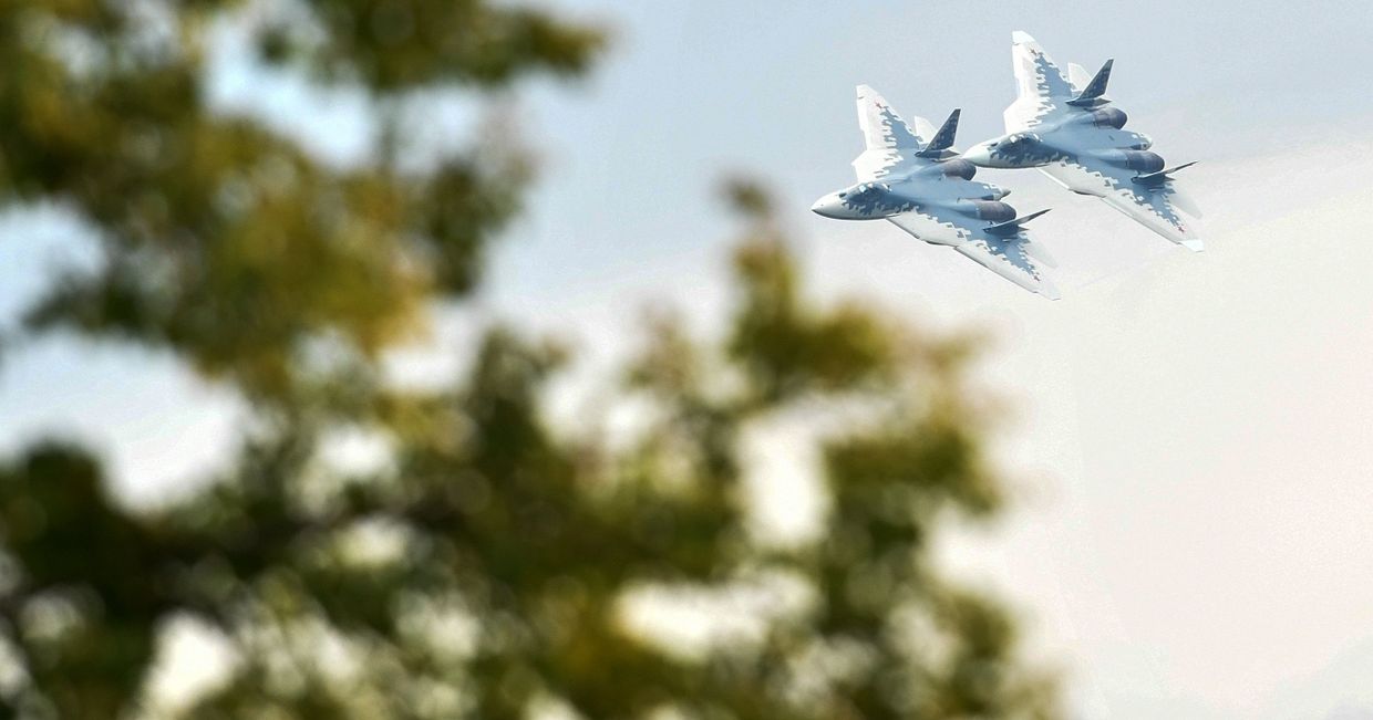 Многофункциональные истребители Су-57 во время демонстрационных полетов в рамках Международного военно-технического форума Армия-2018 на аэродроме Кубинка