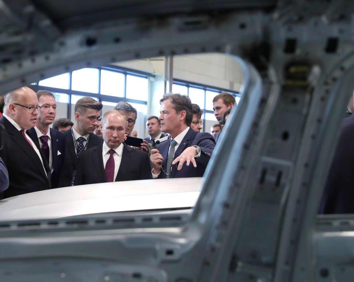 Президент РФ В. Путин принял участие в церемонии открытия завода по сборке автомобилей Мерседес-Бенц в Московской области