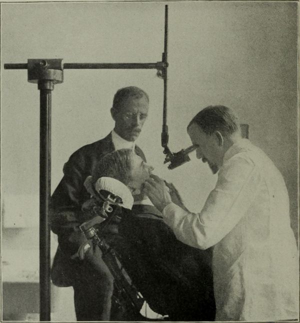 Микроскопическое устройство, используемое в стоматологическом анализе, 1907 год
