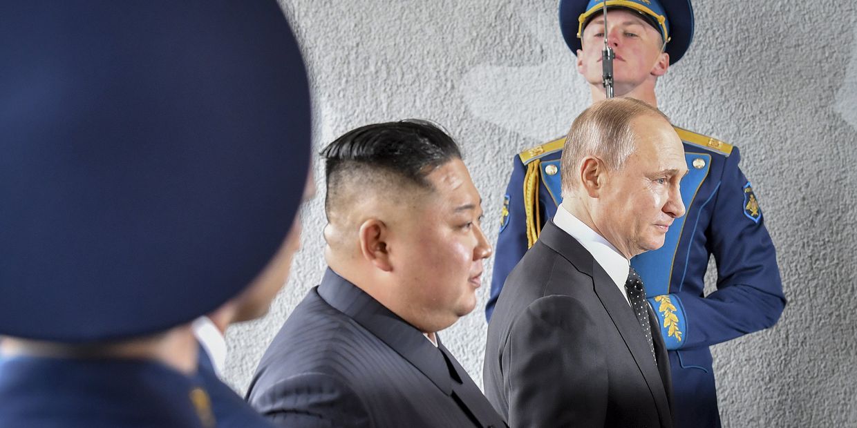 Президент РФ Владимир Путин и председатель Госсовета Корейской Народно-Демократической Республики Ким Чен Ын