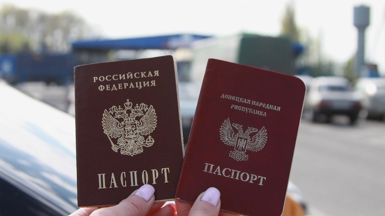 Граждане ЛНР и ДНР смогут получить паспорта РФ по упрощенной процедуре