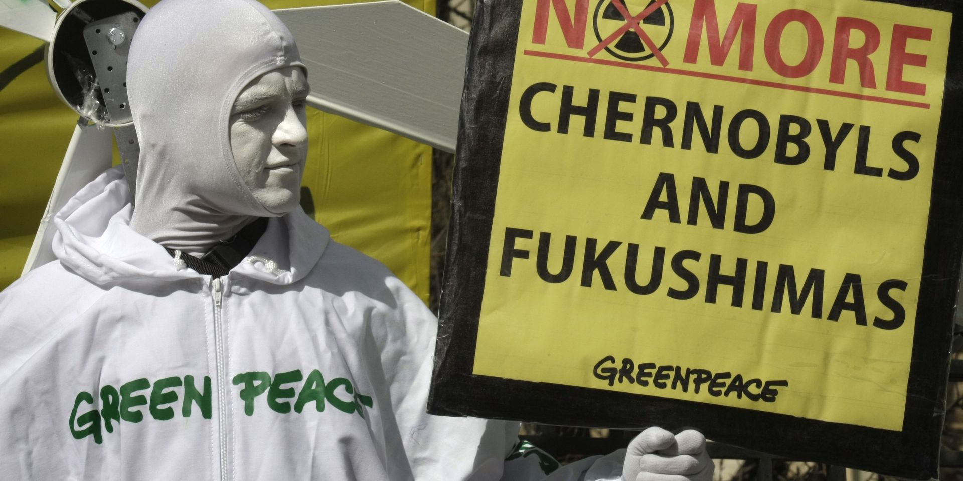 Сторонник Greenpeace протестует против атомной энергии в Европе - ИноСМИ, 1920, 13.01.2024