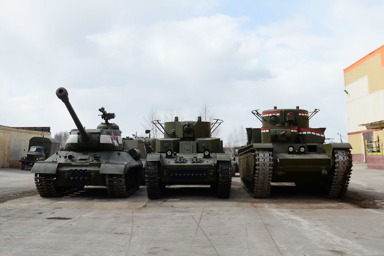 Испытания копии советского танка Т-35 в Екатеринбурге Испытания копии советского танка Т-35 в Екатеринбурге