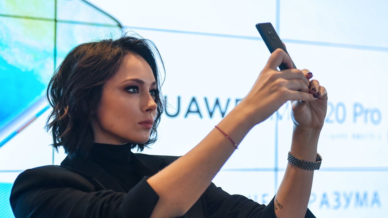 Старт продаж в России флагманских смартфонов Huawei