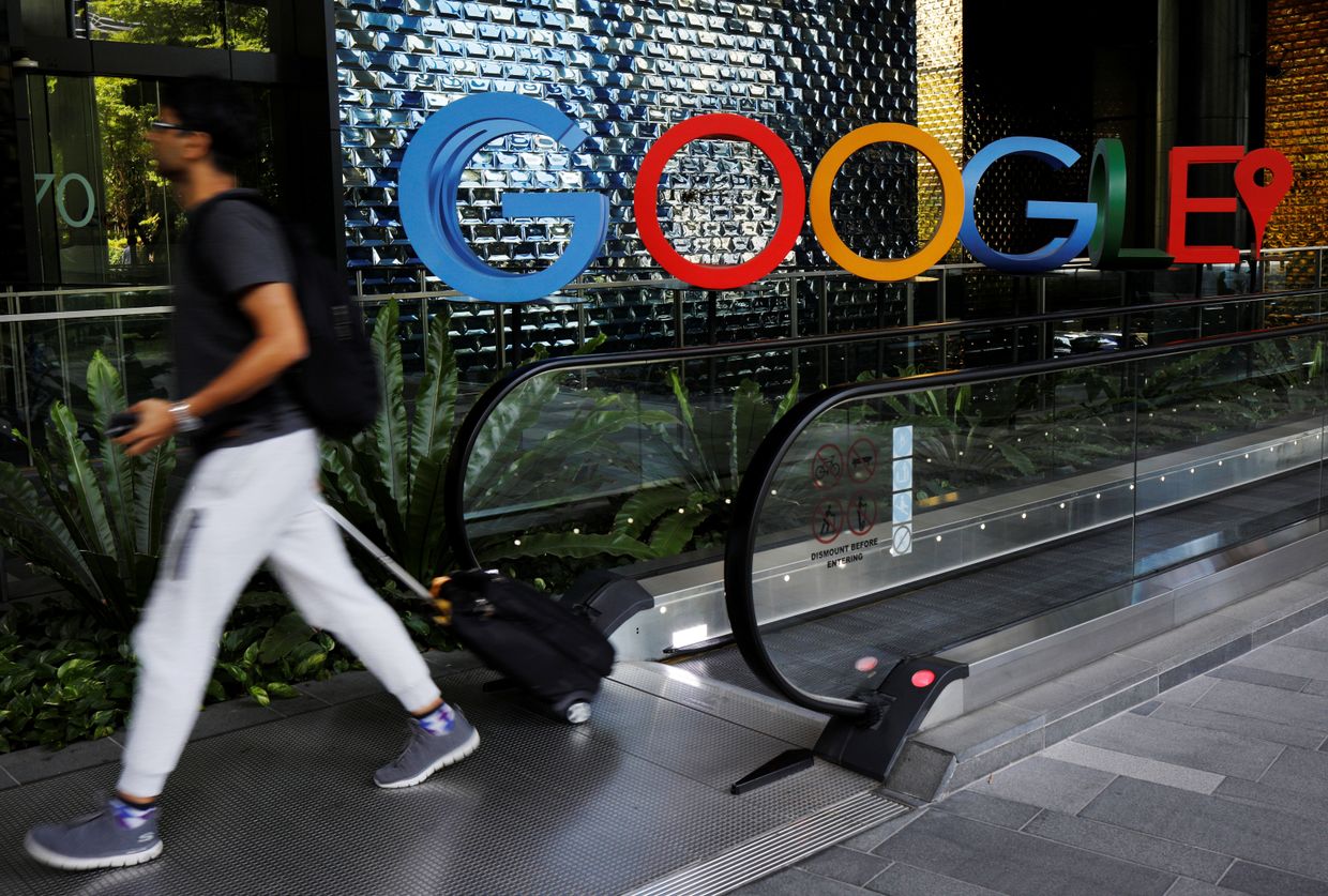 Логотип компании в офисе Google Сингапуре