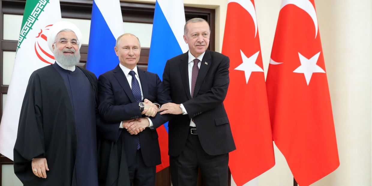 Президент РФ Владимир Путин, президент Турецкой Республики Реджеп Тайип Эрдоган (справа) и президент Исламской Республики Иран Хасан Рухани Президент РФ Владимир Путин, президент Турецкой Республики Реджеп Тайип Эрдоган (справа) и президент Исламской Республики Иран Хасан Рухани