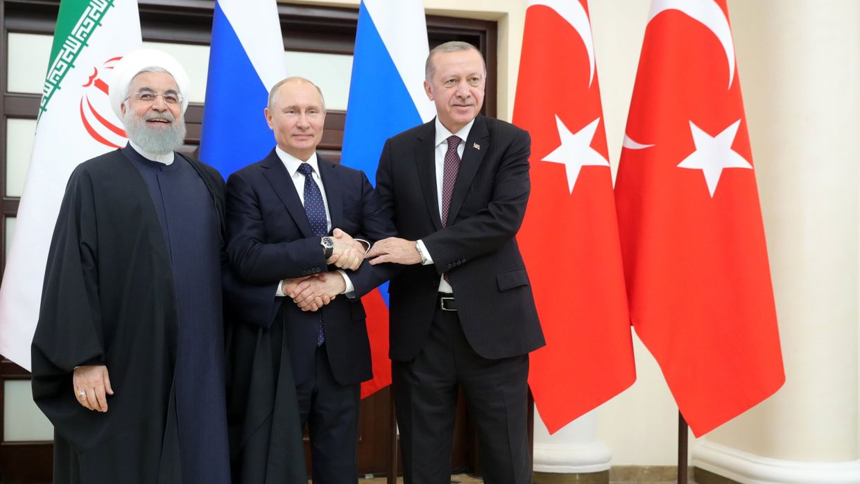Президент РФ Владимир Путин, президент Турецкой Республики Реджеп Тайип Эрдоган (справа) и президент Исламской Республики Иран Хасан Рухани 
