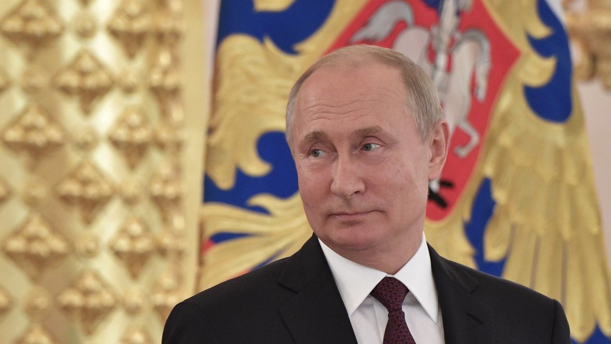 Президент РФ В. Путин вручил ордена Родительская слава многодетным семьям