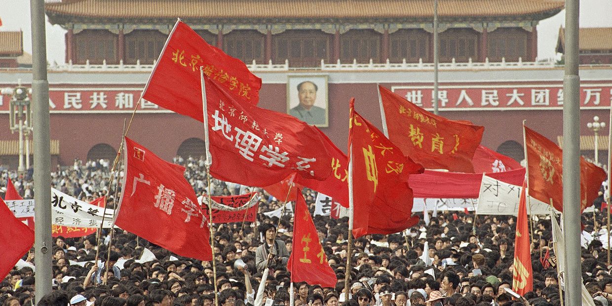4 мая 1989 года. Участники демонстрации на площади Тяньаньмэнь в Пекине