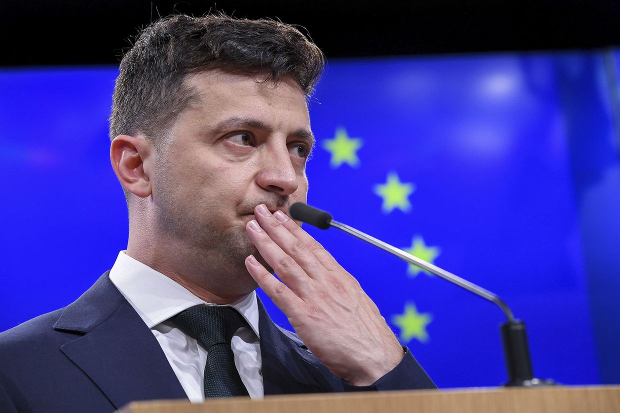 Президент Украины Владимир Зеленский выступает на пресс-конференции