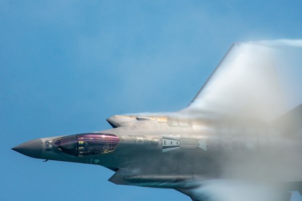 Американский истребитель F-35A Lightning II во время авиасалона в Майами-Бич, США