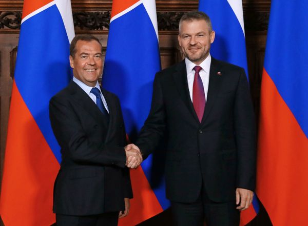 Премьер-министр РФ Д. Медведев провел переговоры с премьер-министром Словакии П. Пеллегрини Премьер-министр РФ Д. Медведев провел переговоры с премьер-министром Словакии П. Пеллегрини