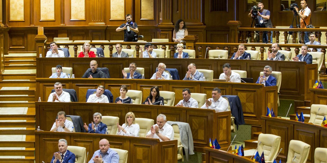 Заседание кабинета министров и парламента в Молдавии Заседание кабинета министров и парламента в Молдавии
