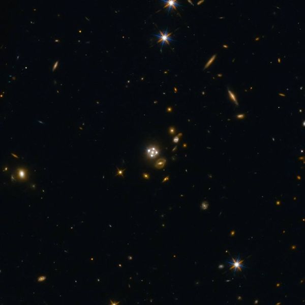 Крест Эйнштейна или Q2237+030 или QSO 2237+0305 — гравитационно линзированное изображение квазара
