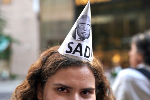Акция протеста в день рождения Дональда Трампа в Нью-Йорке