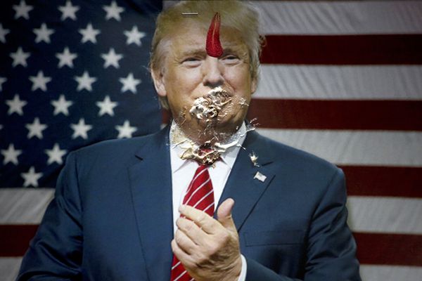 Индийские активисты празднуют день рождения президента США Дональда Трампа в Нью-Дели