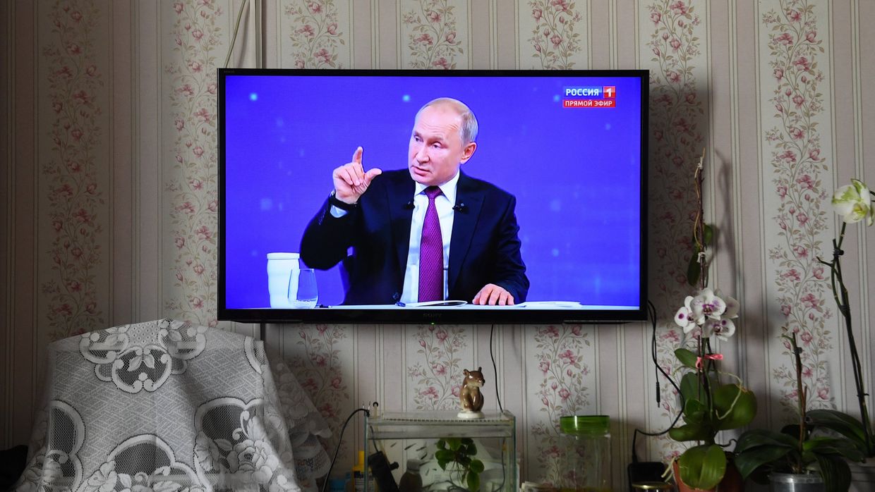 Трансляция прямой линии с президентом России Владимиром Путиным