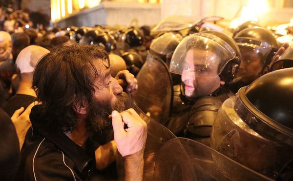 Участники акции протеста у здания парламента Грузии в Тбилиси
